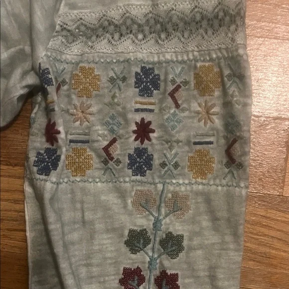 Sundance Light Green Embroidered Top - Picture 4 of 5